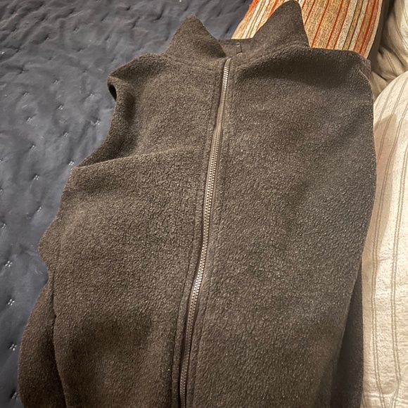 Old Navy women’s fleece vest - Picture 1 of 4